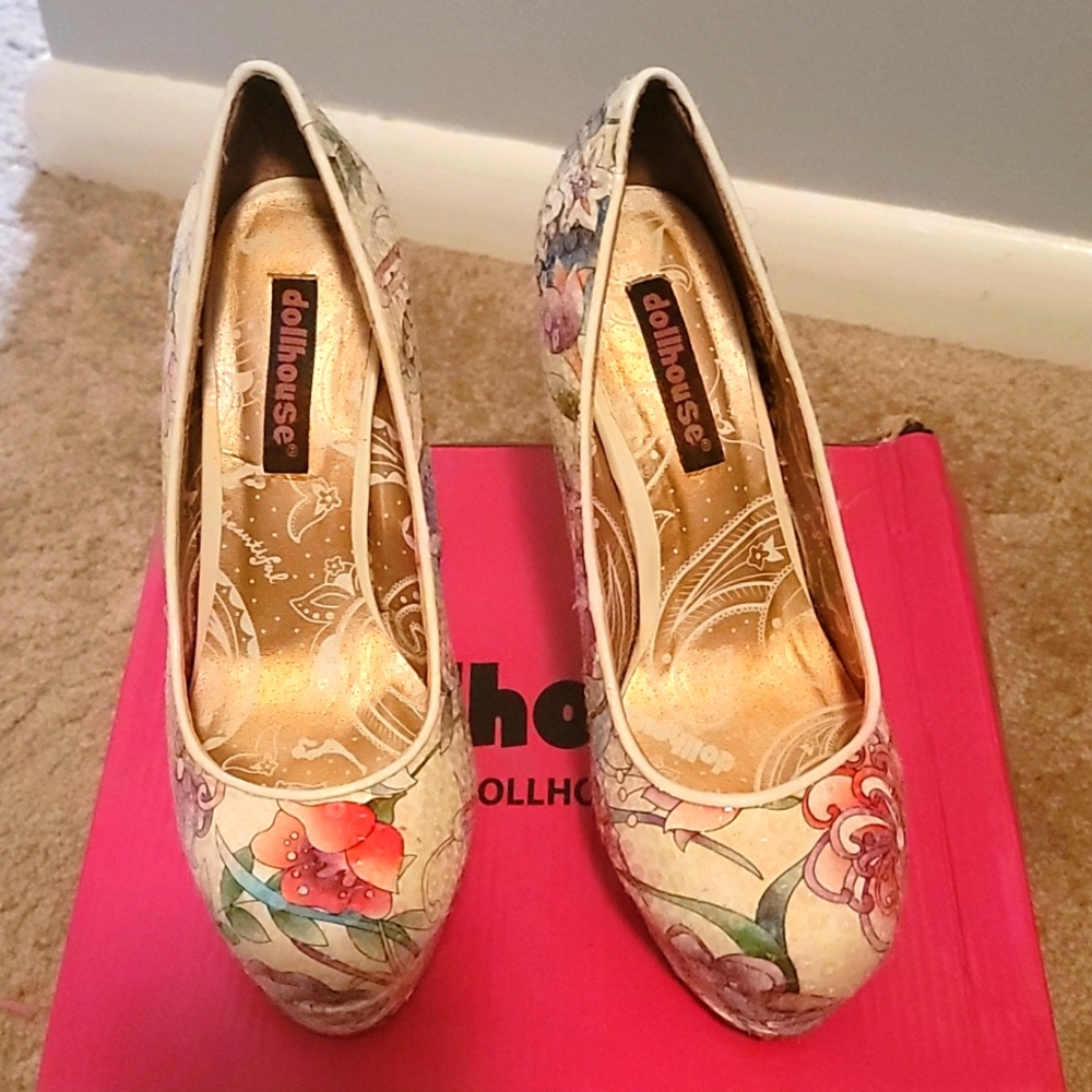 Sequence platform heels